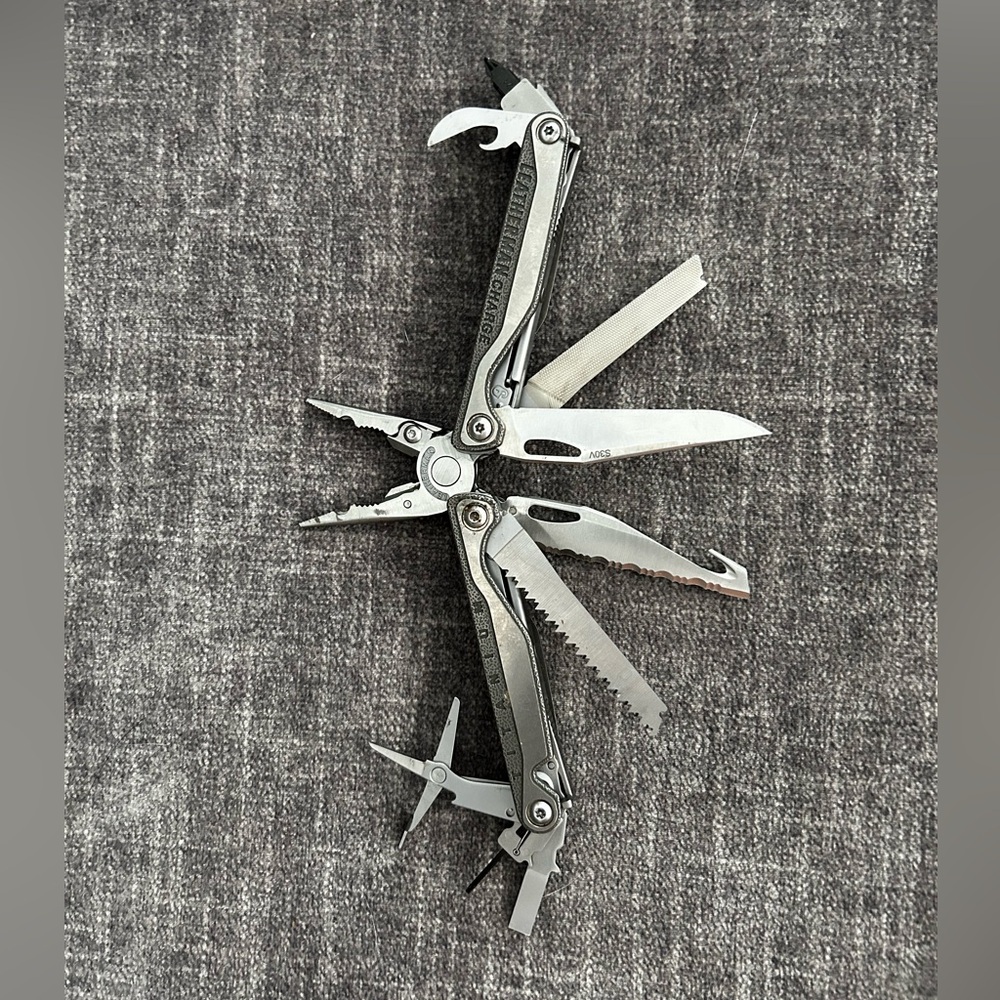 Leatherman “Charge Titanium” multitool